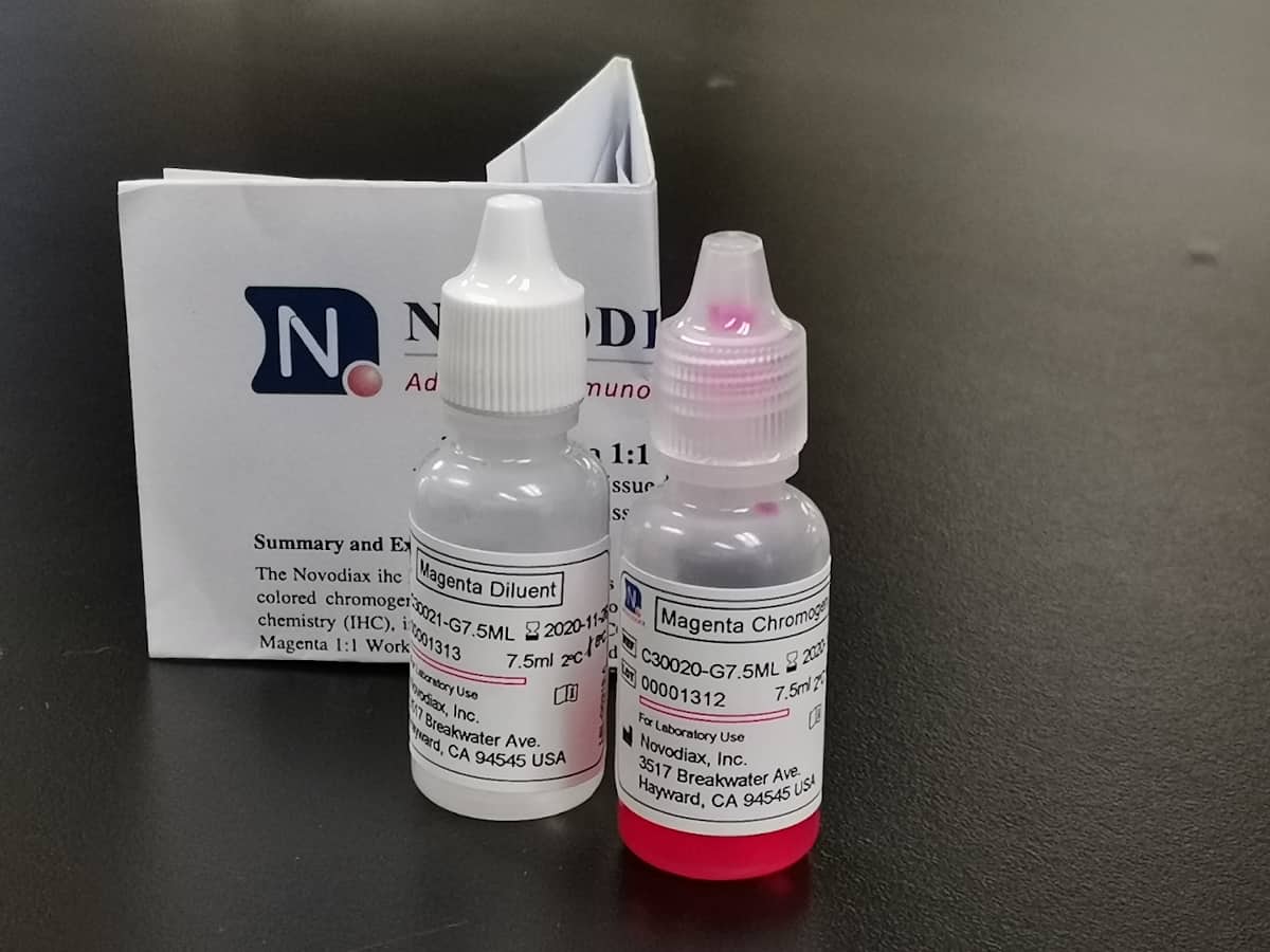 Magenta chromogen in 1-1 user friendly format - for IHC and other immunoassays Magenta chromogen in 1-1 user friendly format - for IHC and other immunoassays